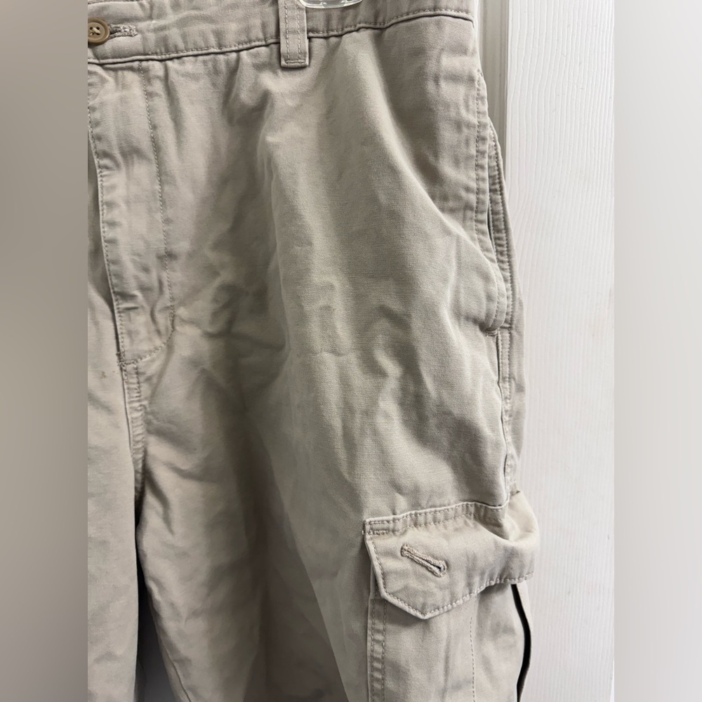 Chaps Men's Beige Cargo Shorts - Picture 3 of 10